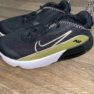 Nike Air Max 2090 color black/gold/white 
Toddler  10C